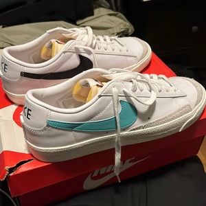 Nike blazer Low white, teal, black